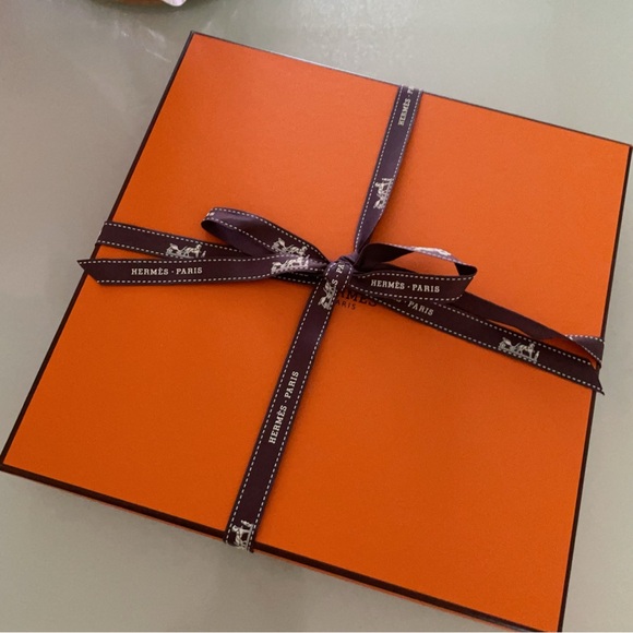 New! Authentic Hermès 90x90cm Scarf - Picture 5 of 5